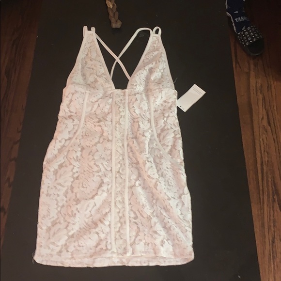 White lace dress - Picture 1 of 4